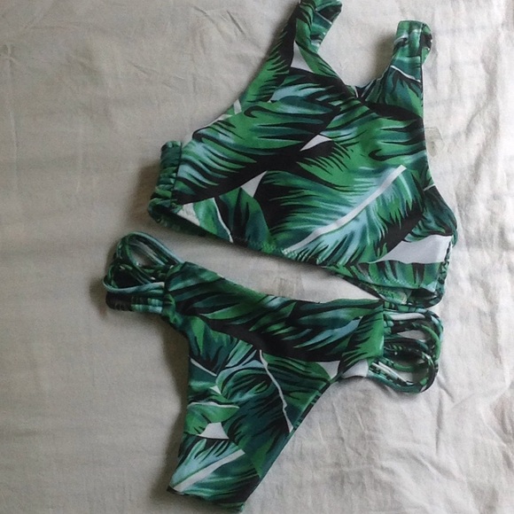DH Gate Swimsuit. NWOT. Green, White and Black. - Picture 5 of 6